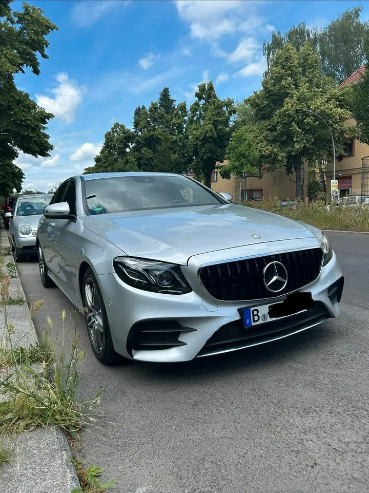 Mercedes-Benz E220D