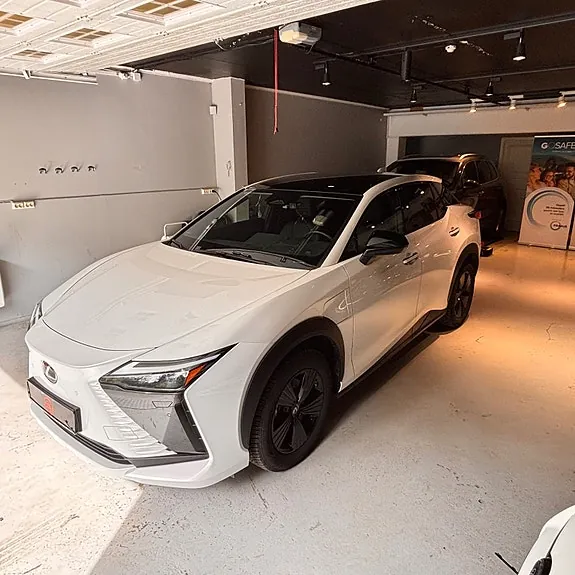 Lexus Rz450E 2025 photo 5