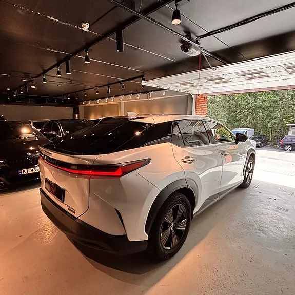 Lexus Rz450E 2025 photo 3