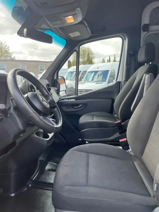 Mercedes-Benz Sprinter 2025 photo 4