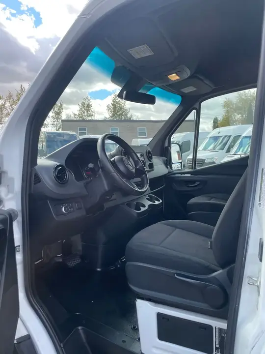 Mercedes-Benz Sprinter 2025 photo 5