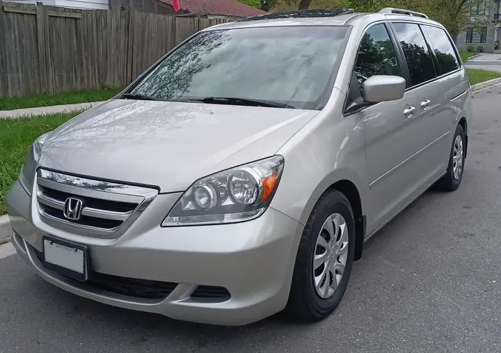 Honda Odyssey 2005 photo 4