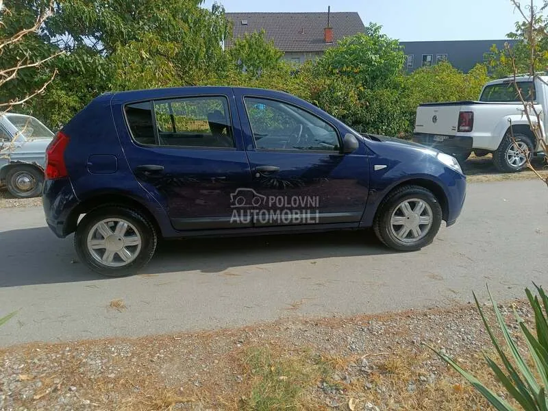 Dacia Sandero 2010 photo 4