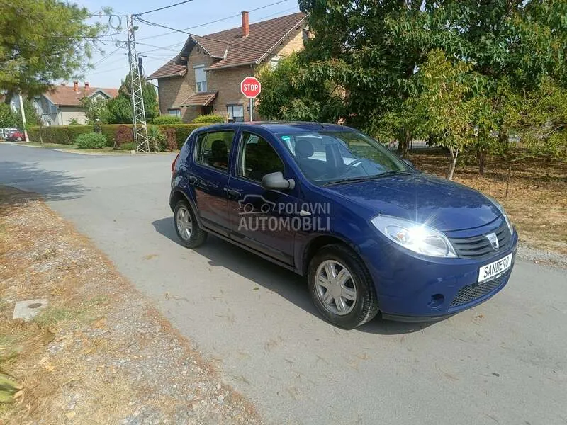 Dacia Sandero 2010 photo 3