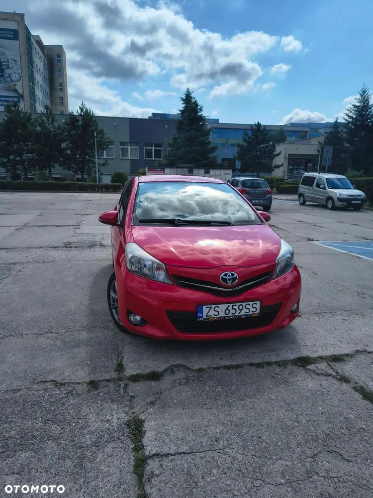 Toyota Yaris 2012 photo 2
