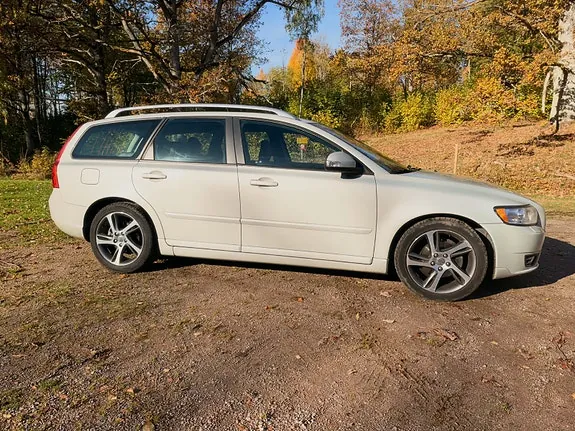 Volvo V50 2012 photo 2