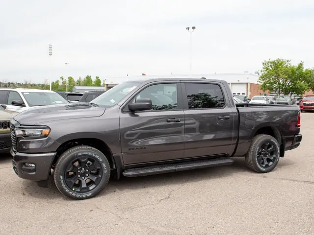 Ram 1500 Express Crew Cab 2026 photo 2