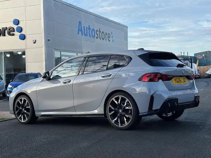 BMW 1 Series 2026 photo 4