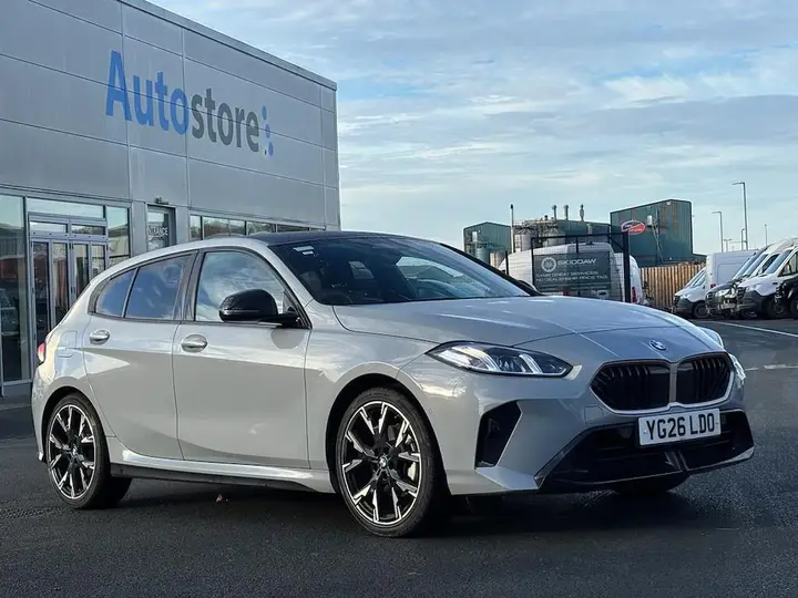 BMW 1 Series 2026 photo 2