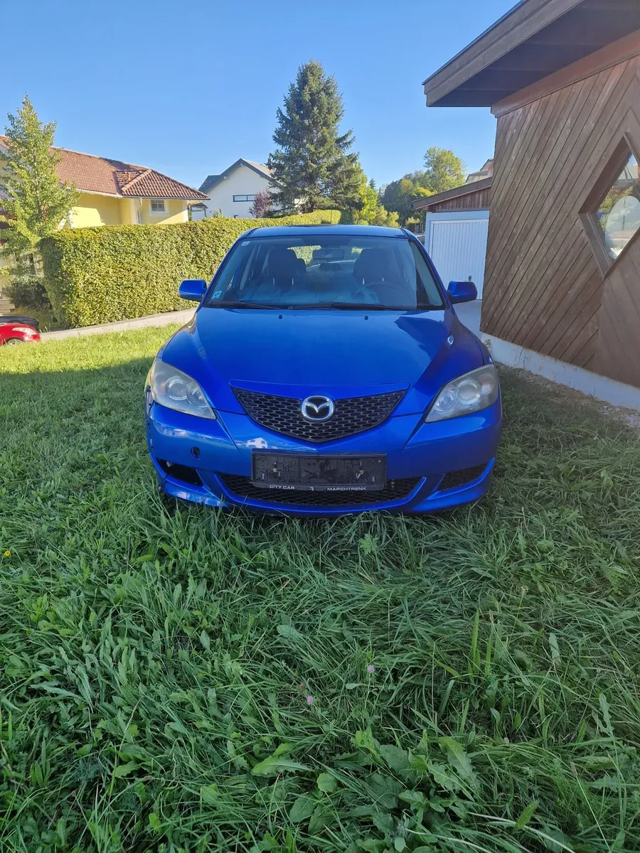 Mazda Mazda3 2004 photo 2