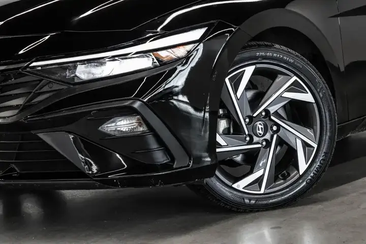 Hyundai Elantra 2025 photo 2