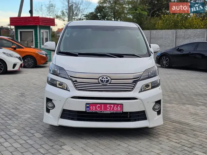 Toyota Vellfire 2013 photo 4
