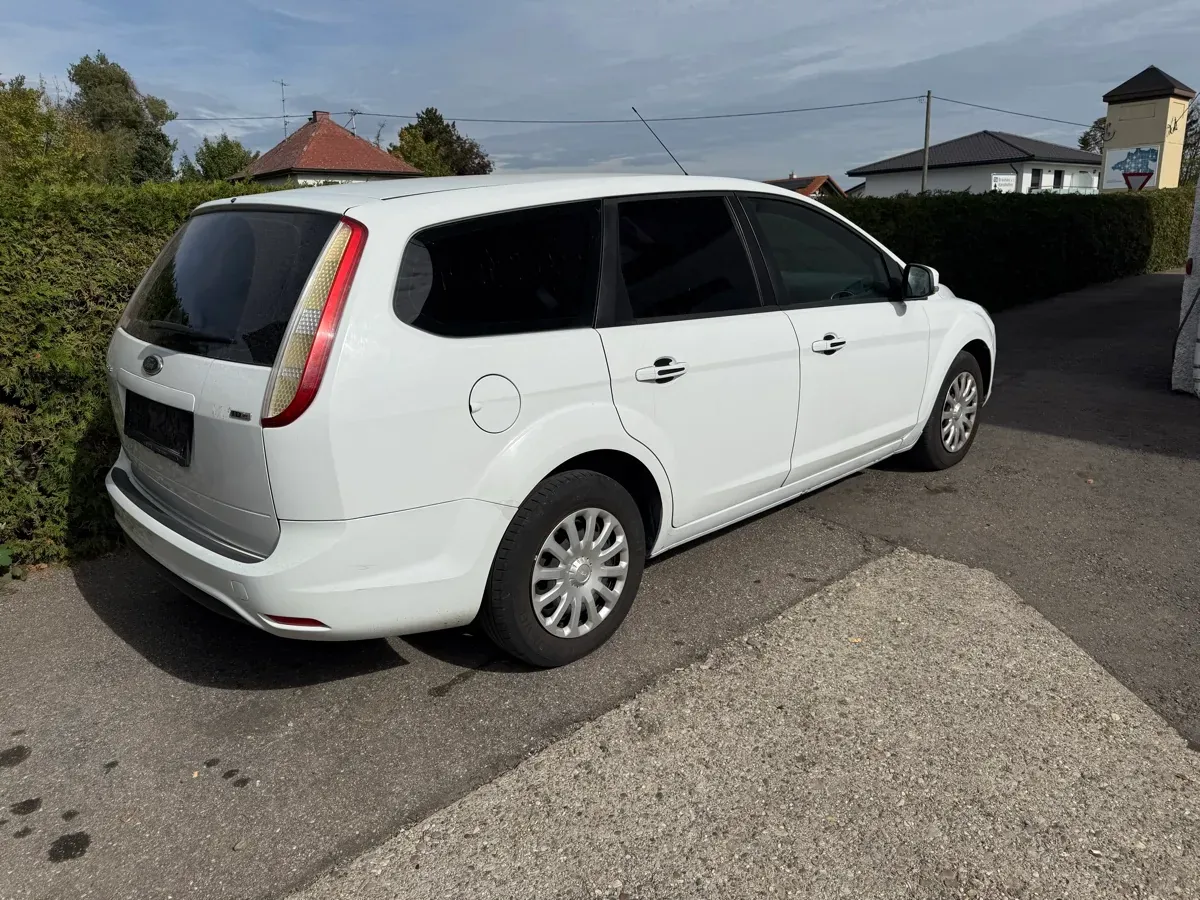 Ford Focus 2009 photo 3