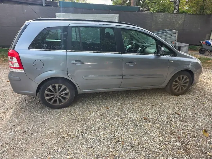 Opel Zafira 2011 photo 3