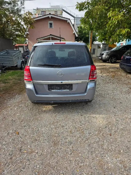 Opel Zafira 2011 photo 2