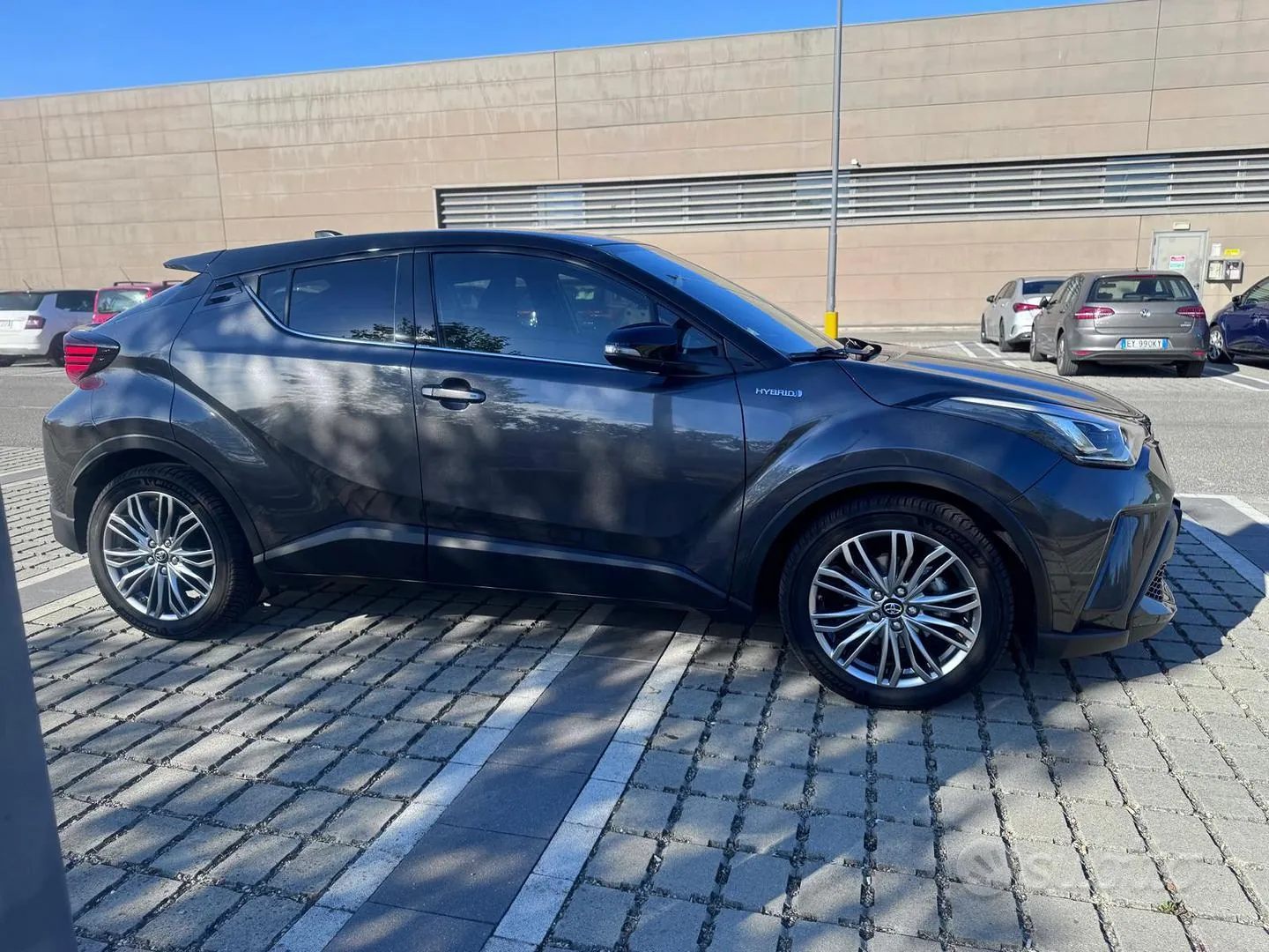 Toyota C-Hr 2021 photo 2