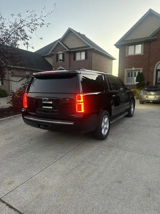 Chevrolet Suburban 2016 photo 4