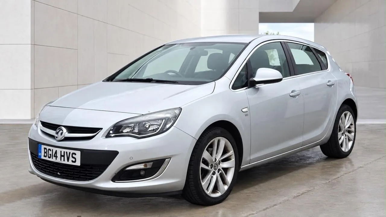 Vauxhall Astra 2014 photo 2