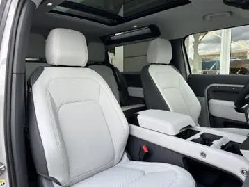 Land Rover Defender 2026 photo 3