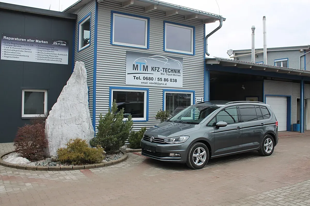 Volkswagen Touran 2017 photo 2
