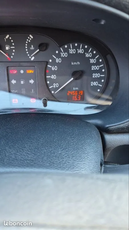 Renault Clio 2000 photo 3