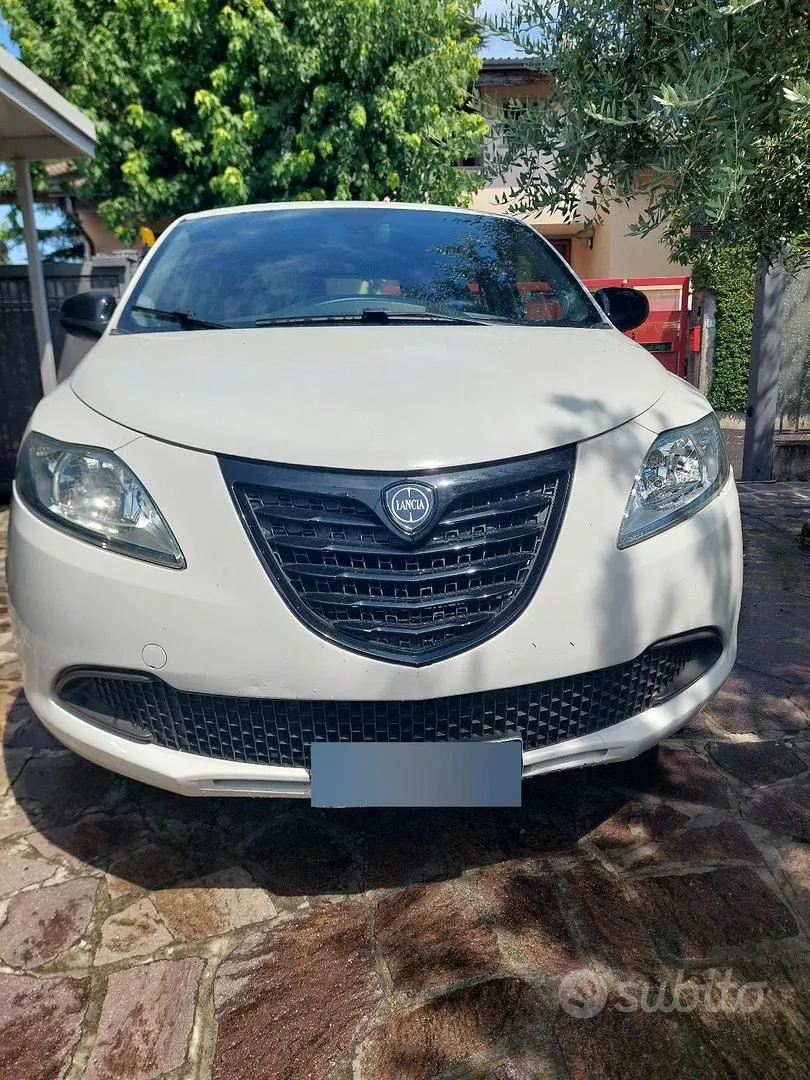 Lancia Ypsilon