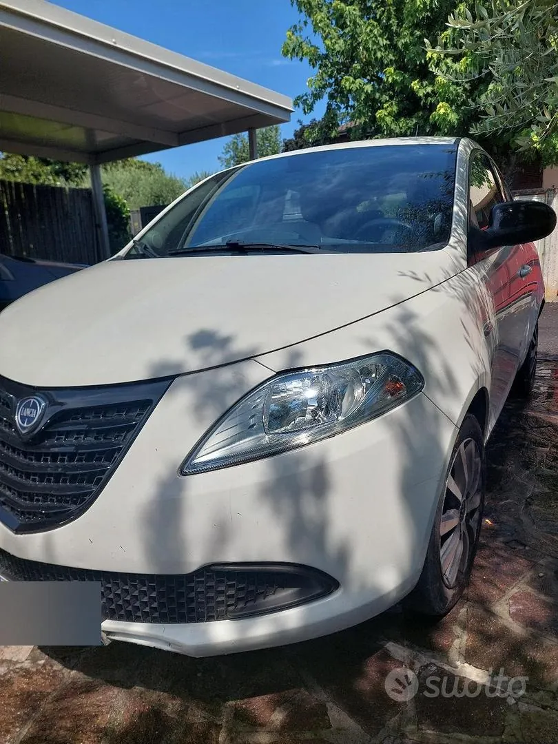 Lancia Ypsilon 2014 photo 2