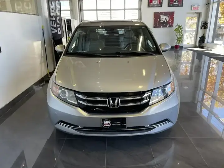 Honda Odyssey 2015 photo 2