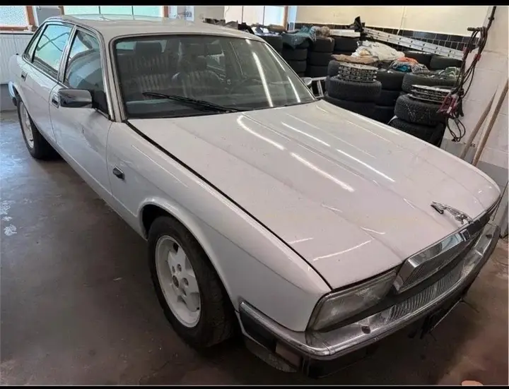 Jaguar Xj
