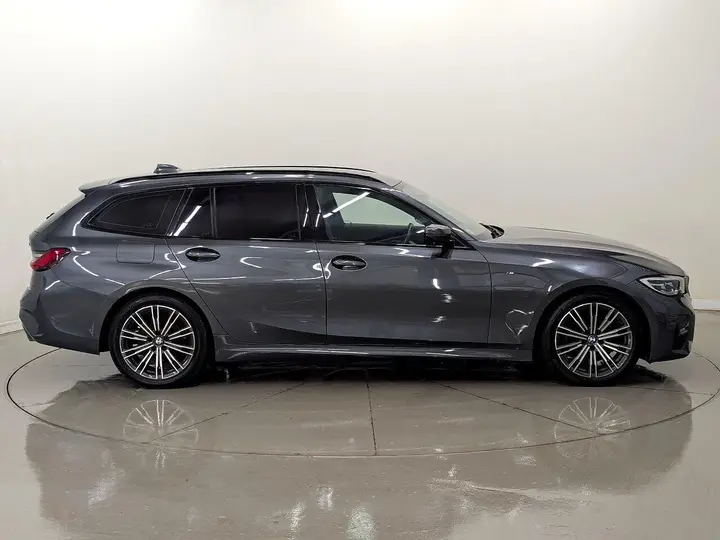 BMW 3 Series 2021 photo 2