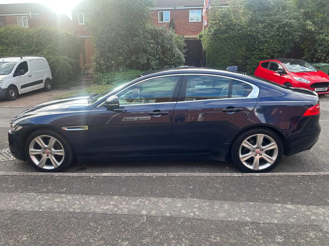 Jaguar Xe 2016 photo 3