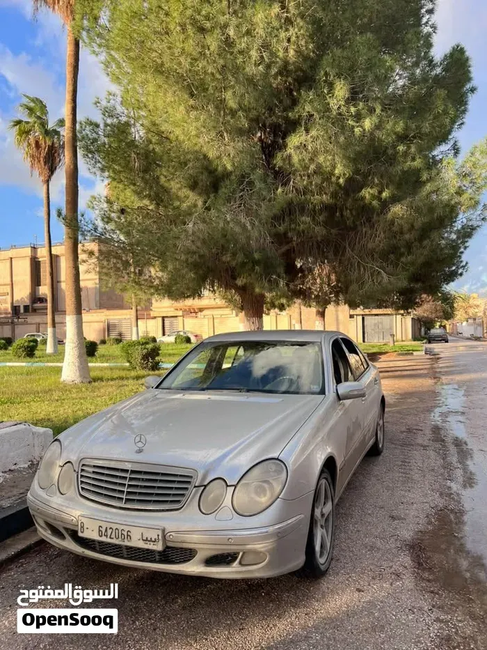 Mercedes-Benz E-Class 2004 photo 2