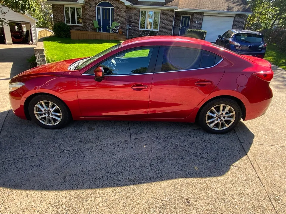 Mazda 3 2017 photo 2
