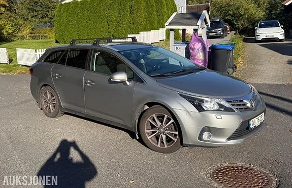 Toyota Avensis 2012 photo 2