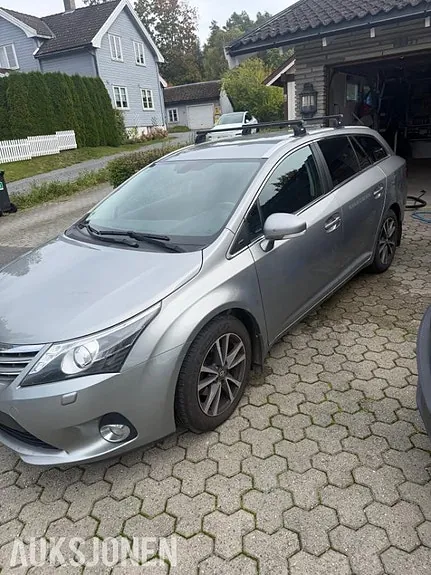 Toyota Avensis 2012 photo 5