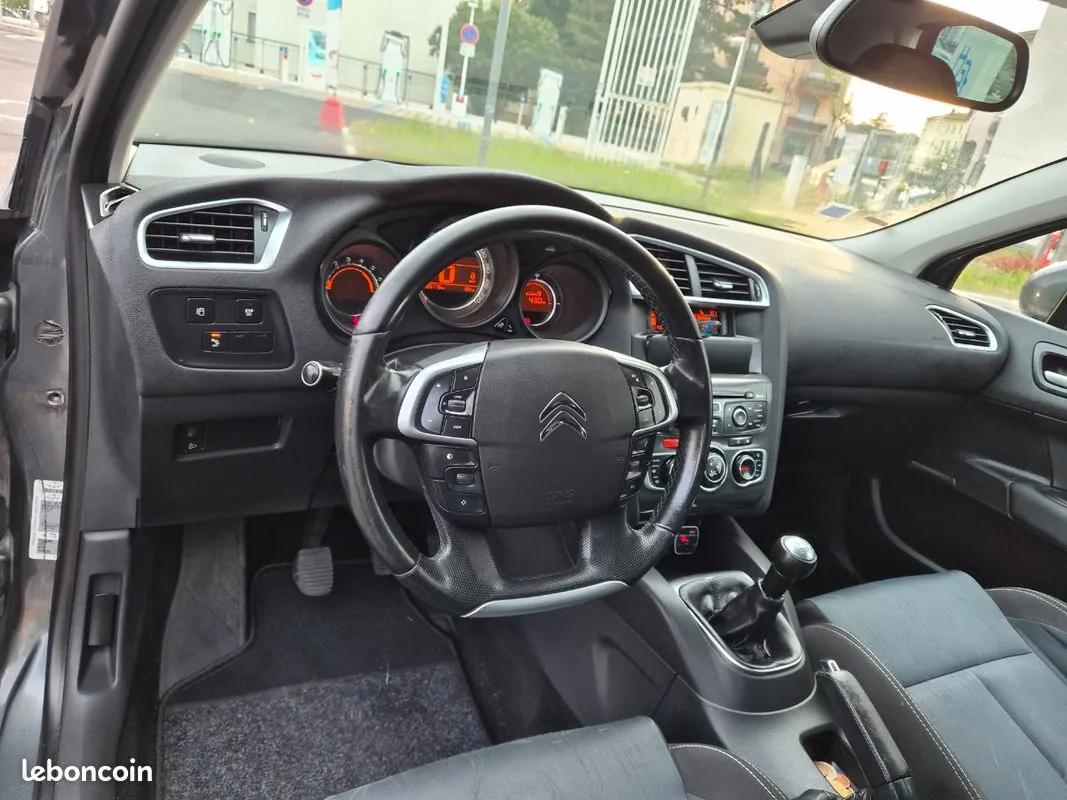 Citroen C4 2011 photo 2