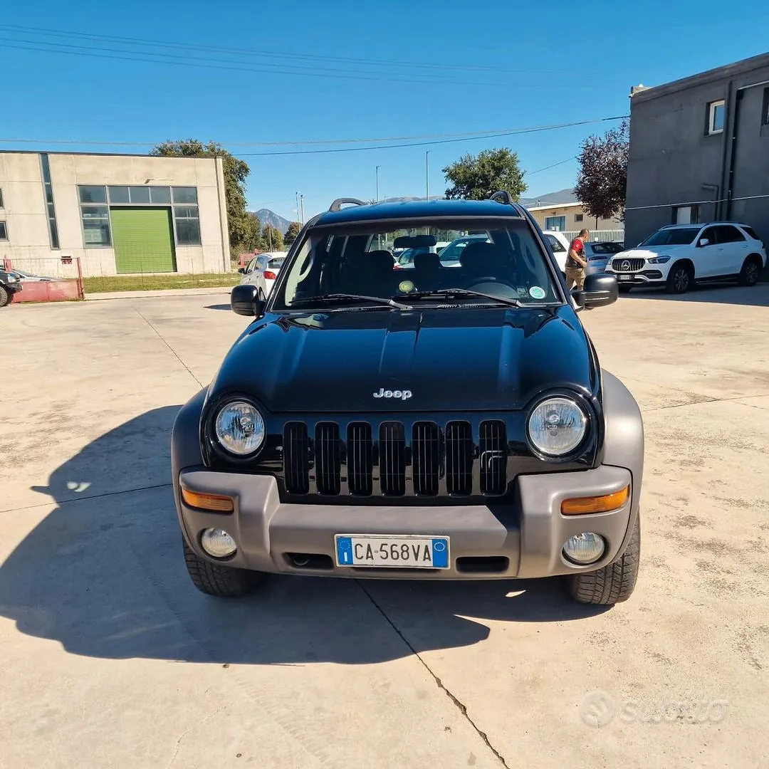 Jeep Cherokee 2002 photo 2