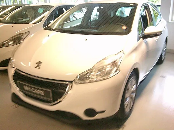 Peugeot 208 2014 photo 2