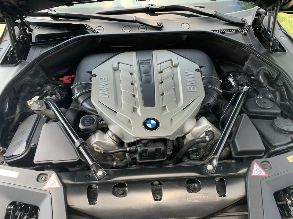 BMW 5 Series 2010 photo 5