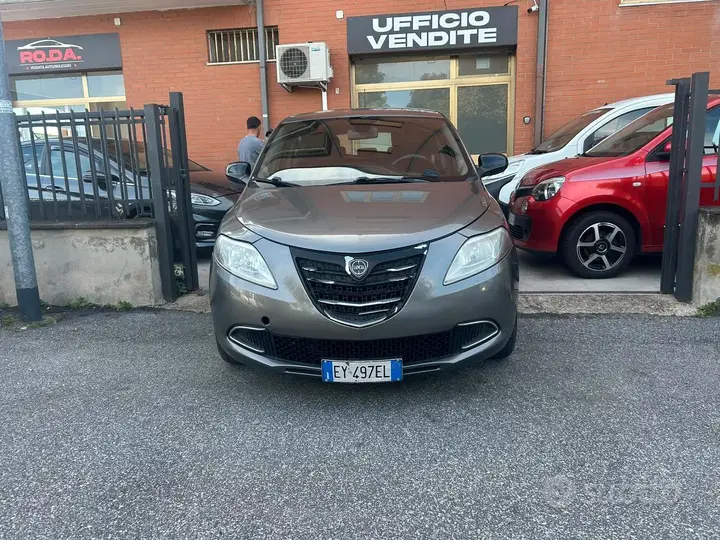 Lancia Ypsilon 2015 photo 2
