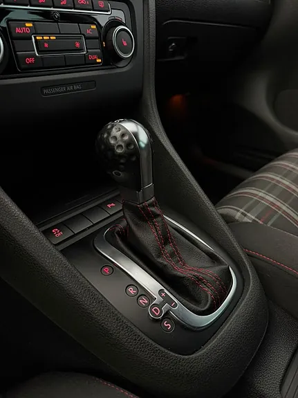 Volkswagen Golf 2012 photo 5