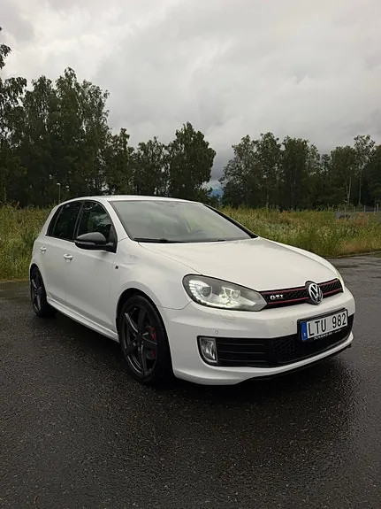 Volkswagen Golf 2012 photo 2