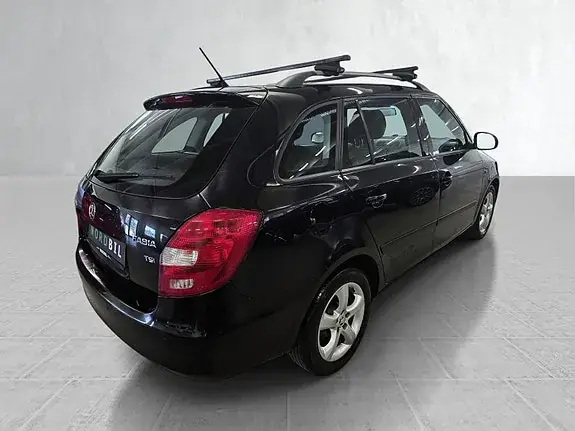 Skoda Fabia 2013 photo 3