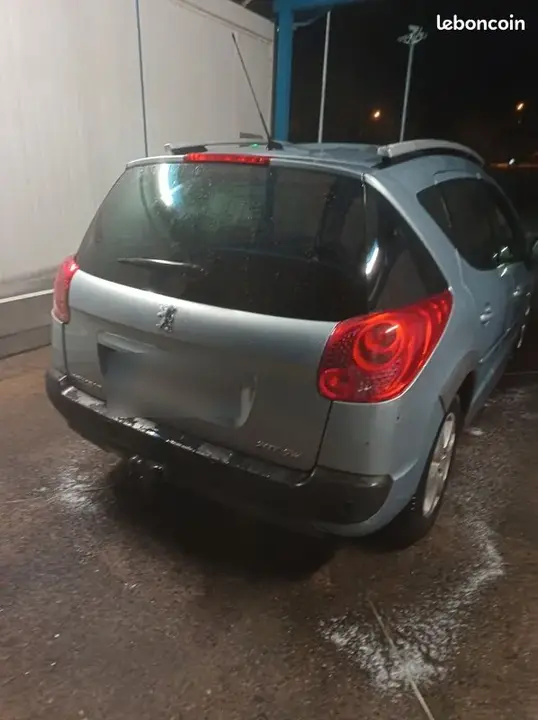 Peugeot 207 2012 photo 2