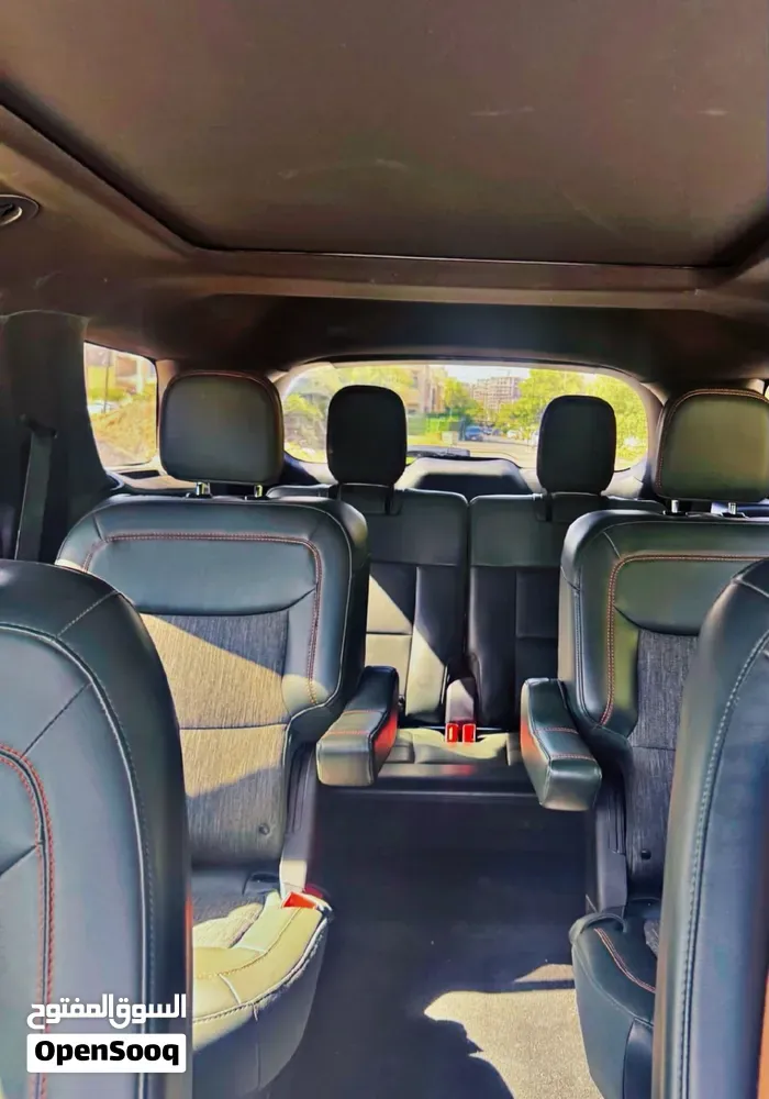 Ford Explorer 2023 photo 3