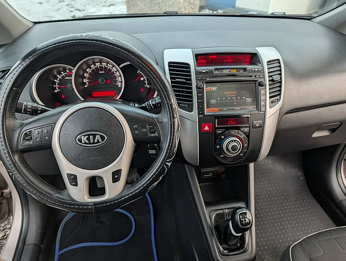 Kia Venga 2010 photo 2