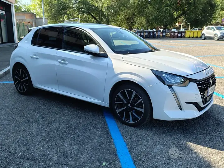 Peugeot 208 2020 photo 2