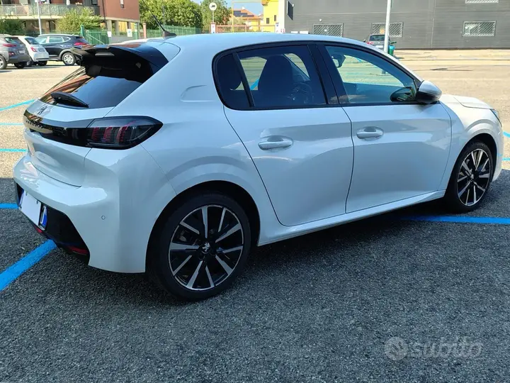 Peugeot 208 2020 photo 3