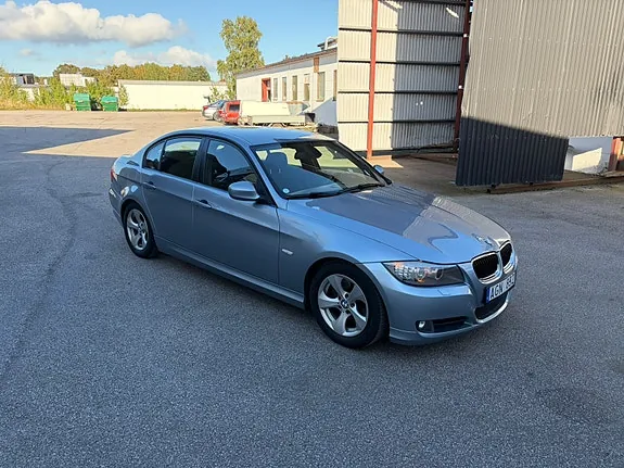 BMW 320D 2011 photo 2