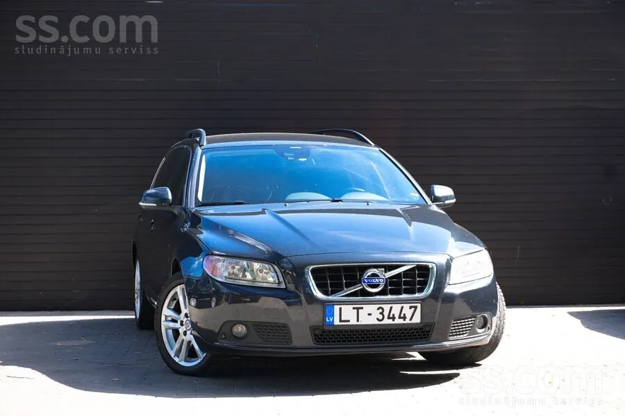 Volvo V70 2012 photo 2